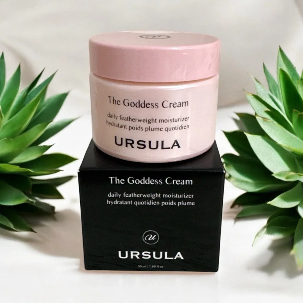 URSULA The Goddess Cream - Daily Featherweight Moisturizer - Picture 2 of 5